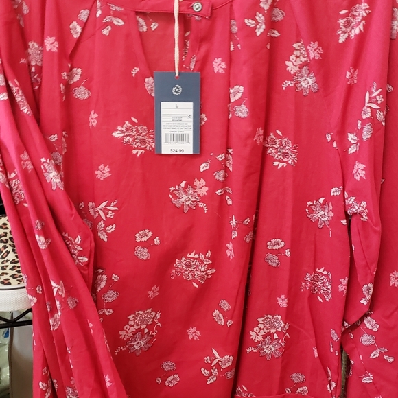 Universal threads top - Picture 2 of 3